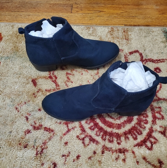 Girls Cat and Jack Suede Boots - Picture 6 of 7